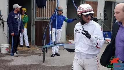 Trotteurs sur l'hippodrome d'Enghien