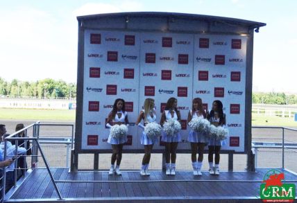 Pom Pom girls hippodrome de Vincennes