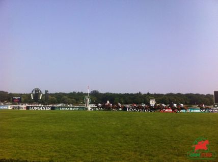 Regardez une arrivée de quinté à Longchamp