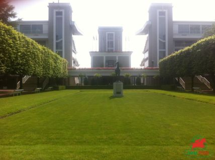 L'entrée de l'hippodrome de Longchamp